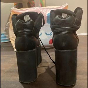 YRU Platforms size 11